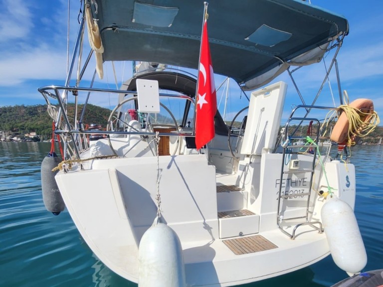 Bénéteau Beneteau Oceanis 40 Tigre charter bareboat or skippered in  Fethiye