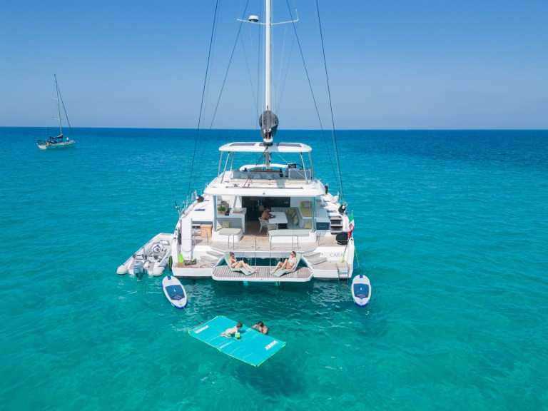Hire Catamaran Lagoon with a boat licence