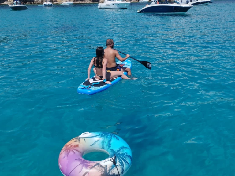 Hire a Ferretti Ferretti 36 Cannes