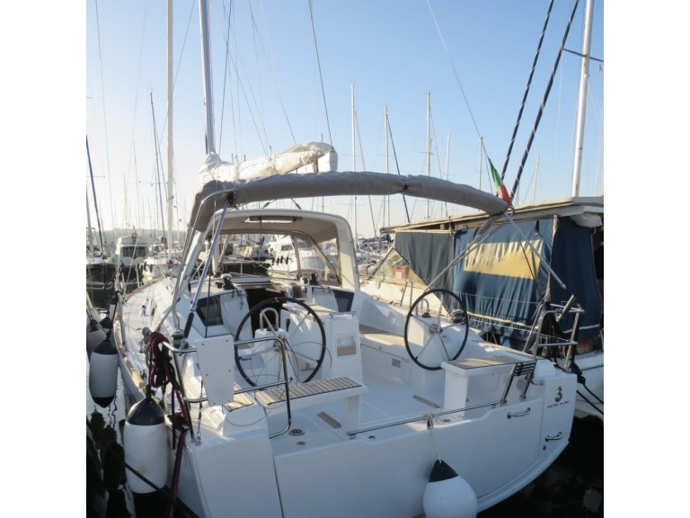 Sailboat hire in Procida - Bénéteau Oceanis 38