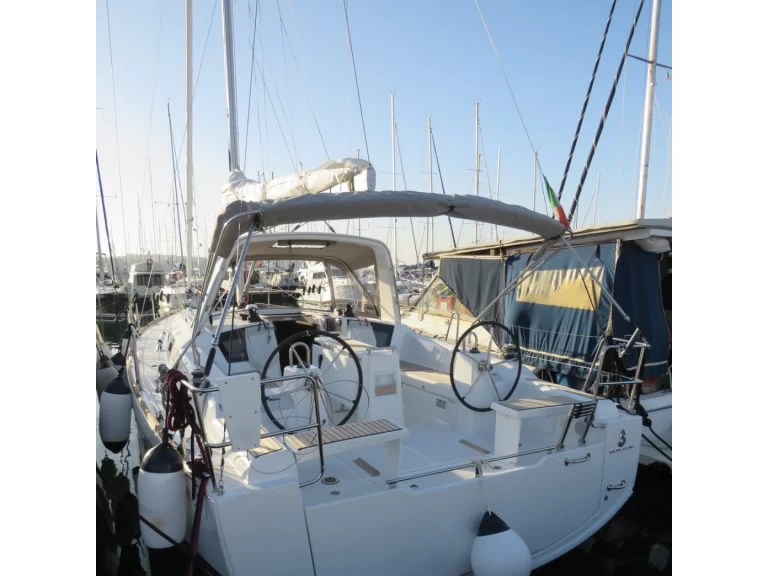 Sailboat hire in Procida - Bénéteau Oceanis 38