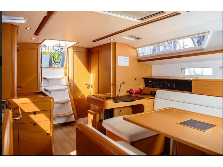 Sailboat to hire Tropea at the best price