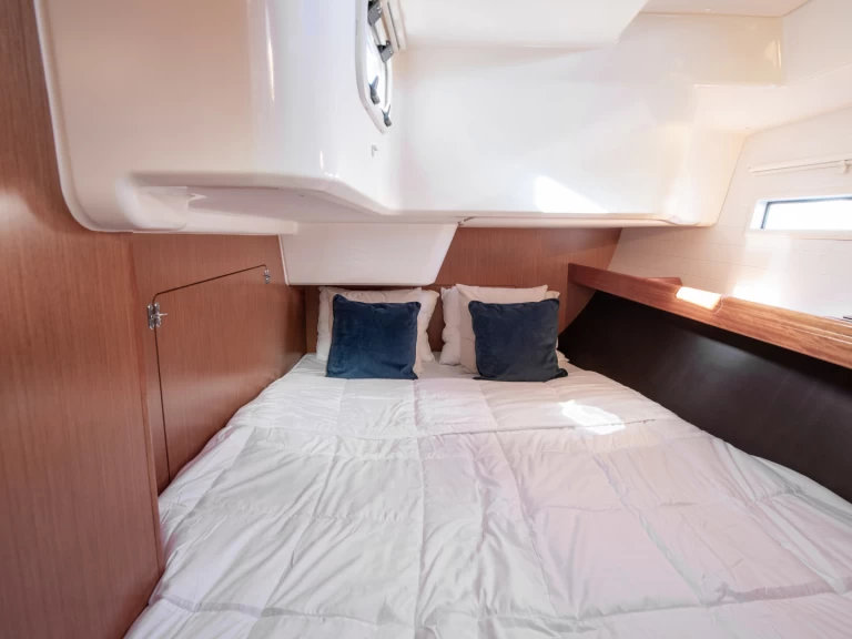 Sailboat hire in Lávrio - Bavaria Cruiser 51