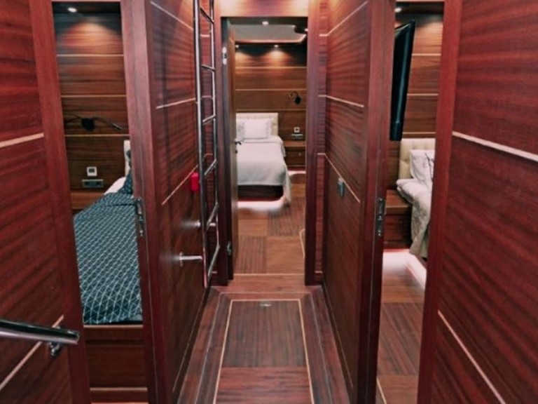 Hire Sailboat  with a boat licence