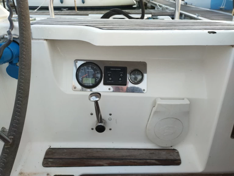 Sailboat to hire Yerseke at the best price