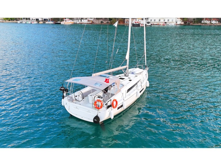 Charter a Bénéteau Oceanis 40.1 in Marmaris on Samboat