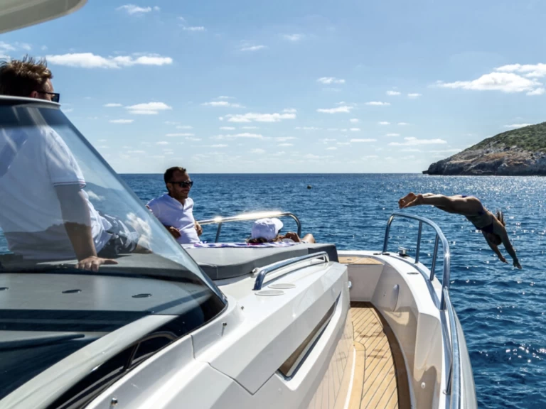 Hire Motorboat Nimbus with a boat licence