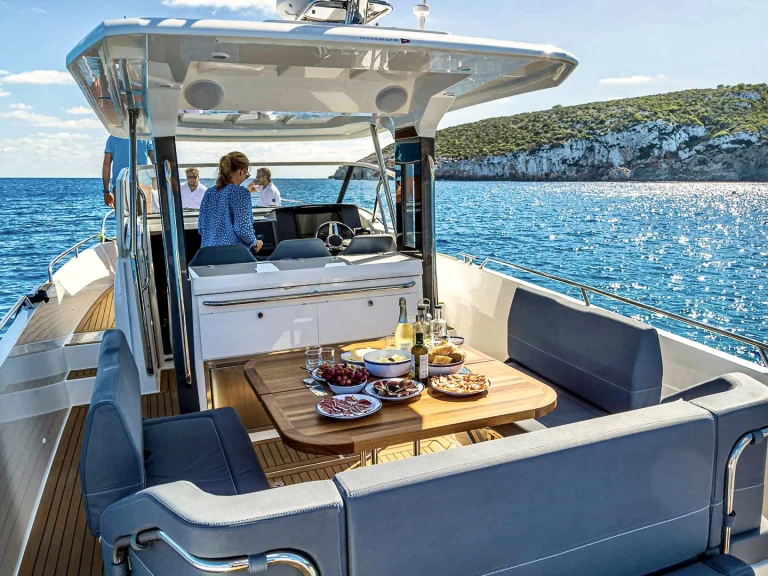 Yacht charter Níkiti - Nimbus T11 on SamBoat