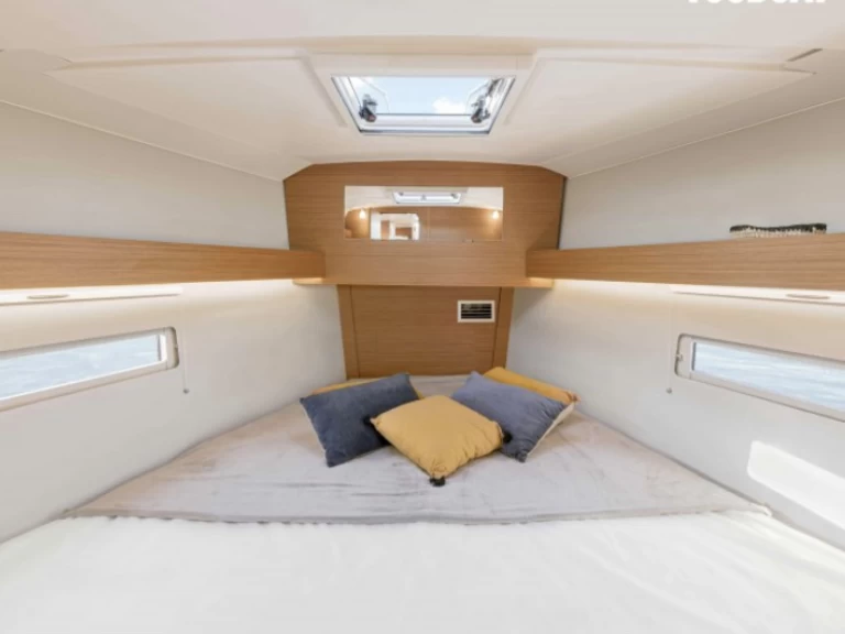 Hire a Dufour Dufour 390 Grand Large Port-Camargue