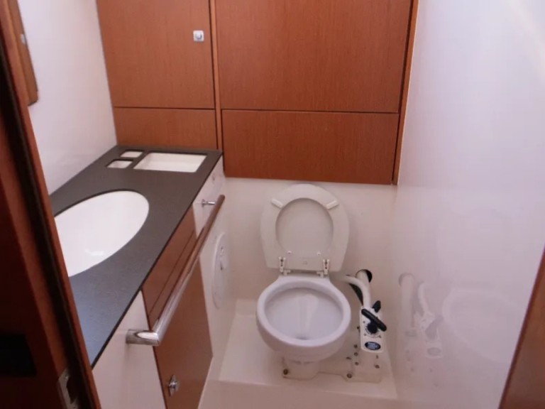 Yacht hire Nikiána cheap Cruiser 46