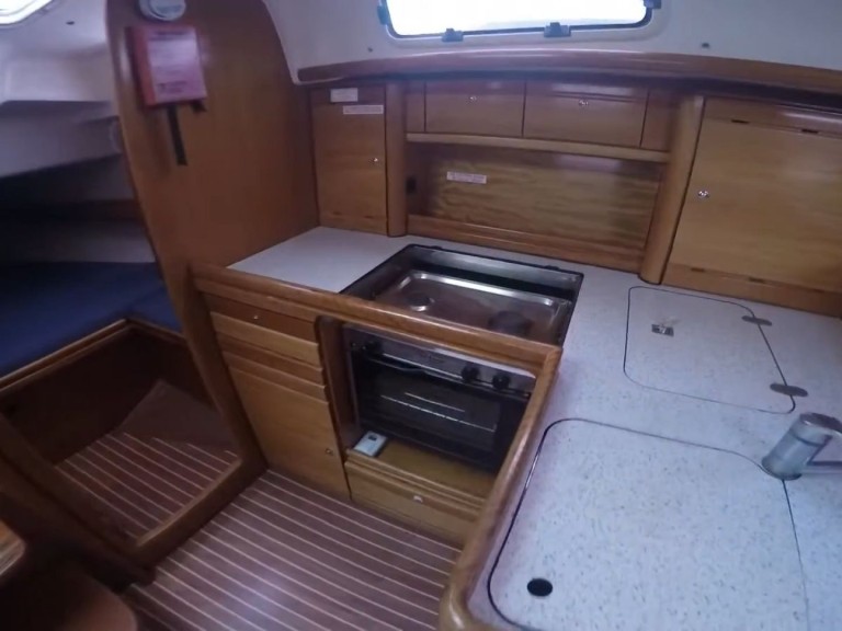 Hire Sailboat with or without skipper Bavaria Nikiána