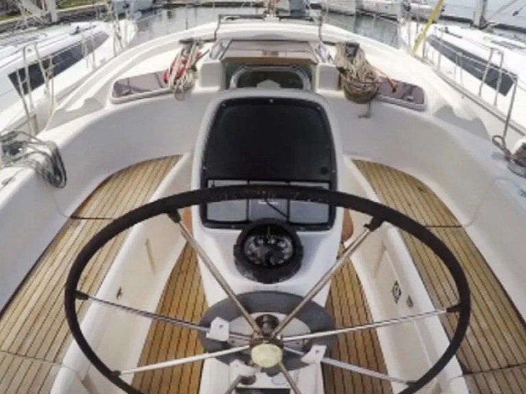 Sailboat to hire Nikiána at the best price