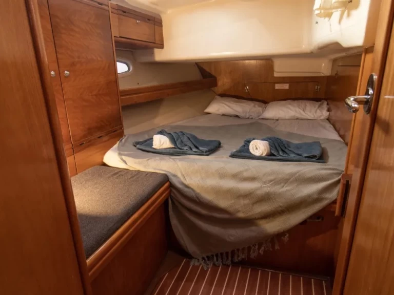 Charter a Bavaria Bavaria 50 in Nikiána on Samboat