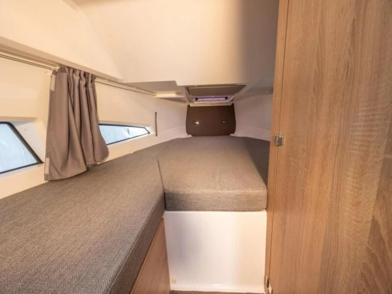 Yacht hire Glyfada cheap Nordkapp Coupe 905