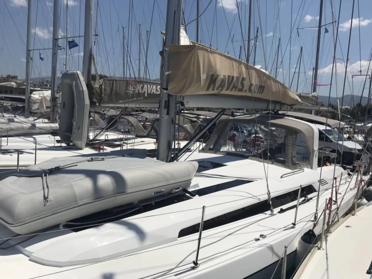 Yacht hire Nikiána cheap Oceanis 51.1