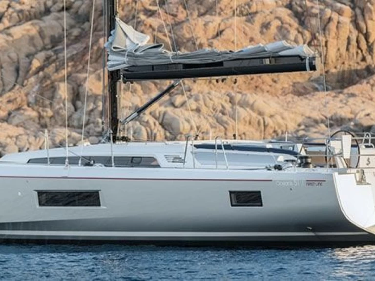 Hire Sailboat with or without skipper Bénéteau Nikiána