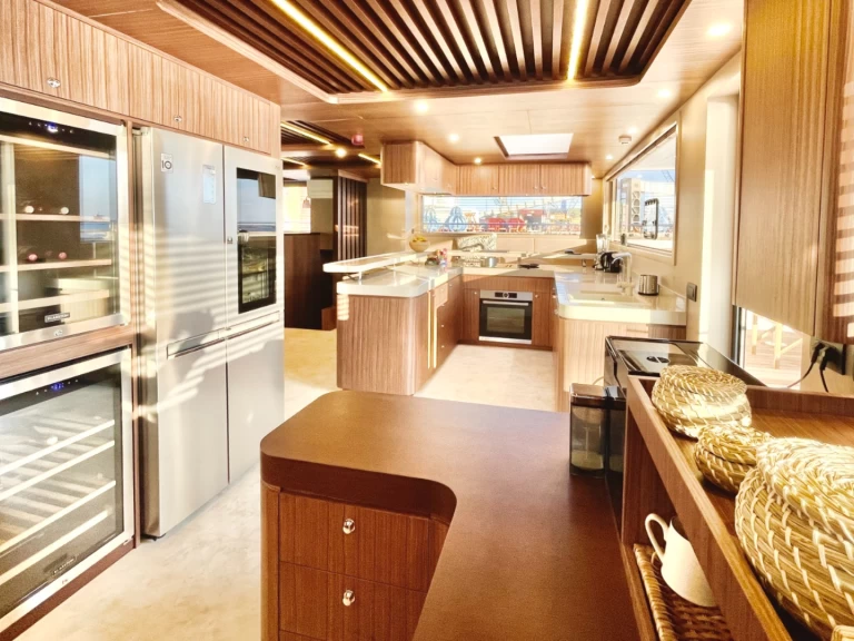 Charter a Ocean Beast Ocean Beast 65 in Palma de Mallorca on Samboat