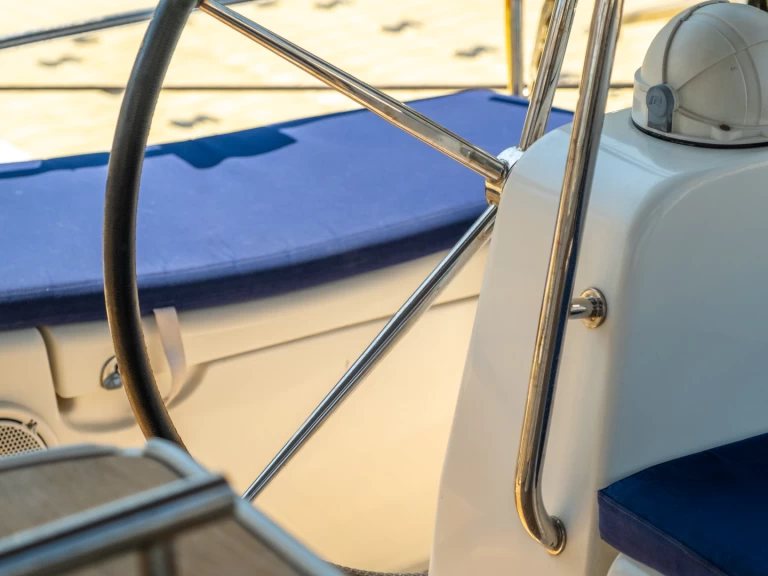 Hire Sailboat Bénéteau with a boat licence