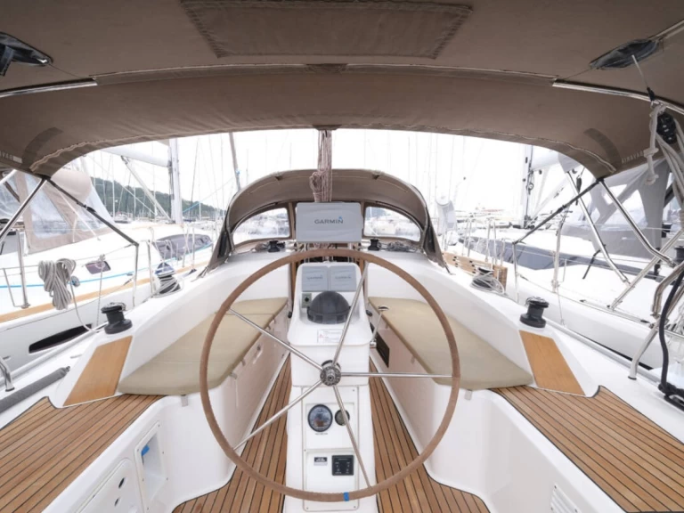 Charter a Bavaria Bavaria 33 Cruiser in Fethiye on Samboat