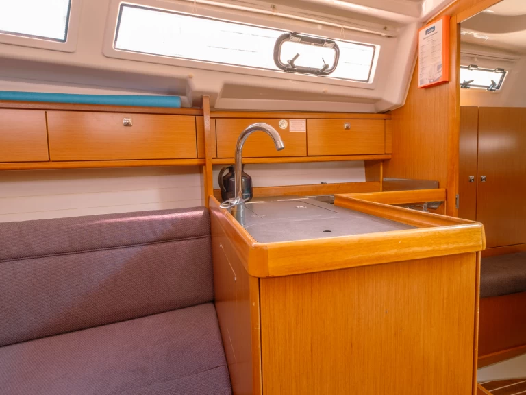 Hire Sailboat Bavaria with a boat licence