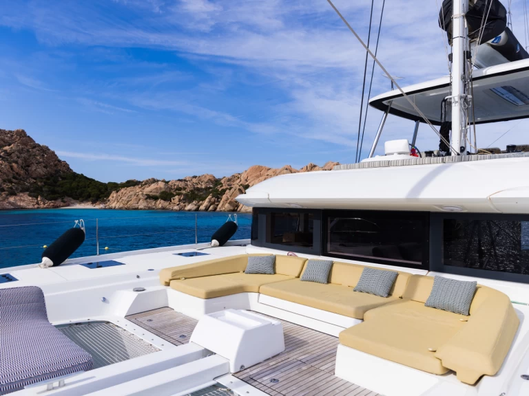 Catamaran hire in Cugnana Verde - Lagoon Lagoon 55