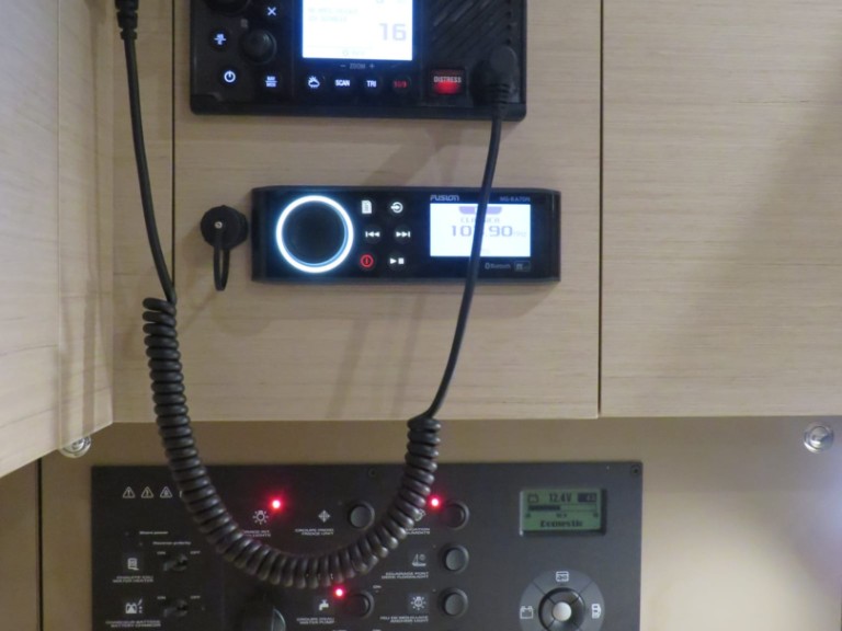 Hire a Bénéteau Oceanis 38 Procida