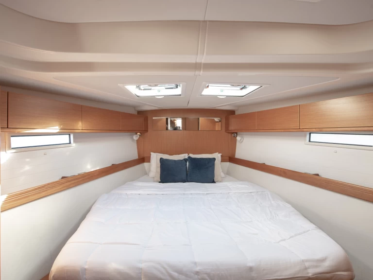 Charter a Bavaria Cruiser 51 in Lávrio on Samboat