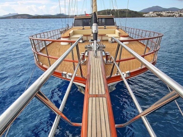 Hire Sailboat  with a boat licence