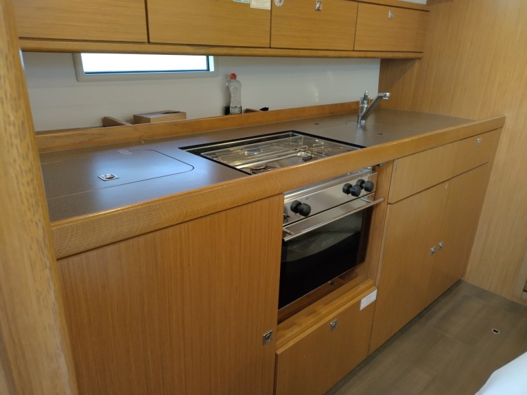 Charter a Bavaria Bavaria 41 Cruiser in Yerseke on Samboat