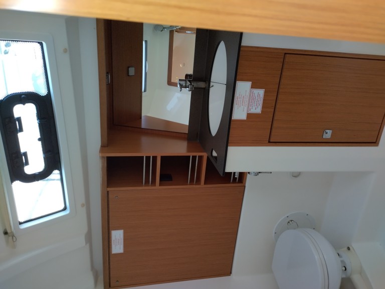 Hire Sailboat Bavaria with a boat licence