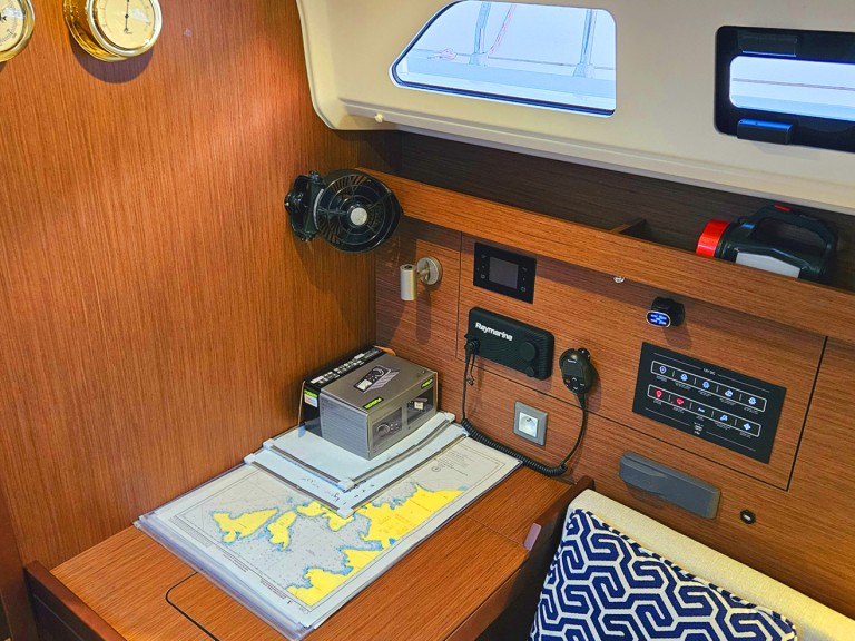 Hire Sailboat Bénéteau with a boat licence