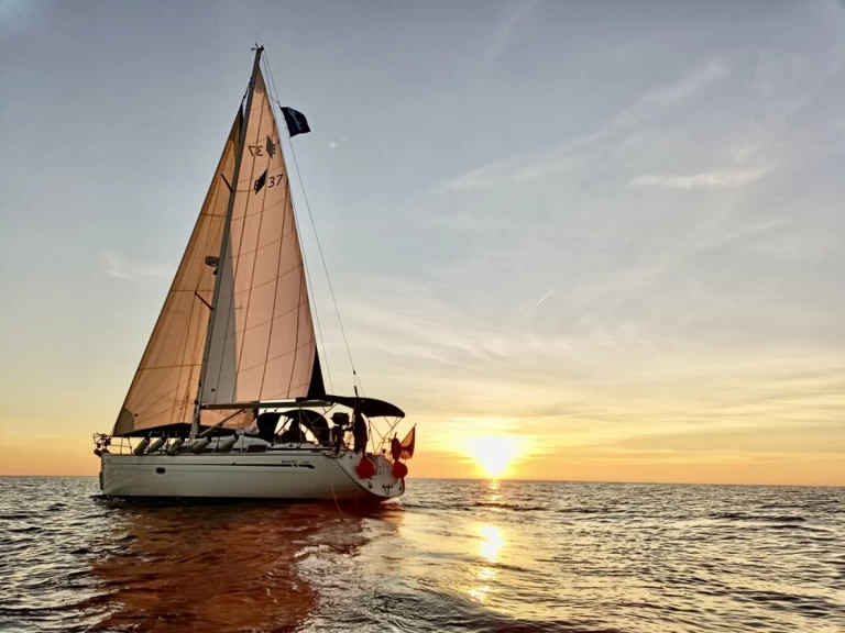 Yacht hire Barcelona cheap Cruiser 37