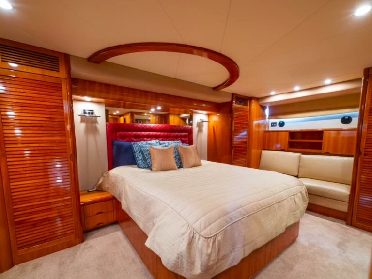 Luxury Yacht to hire Miami at the best price