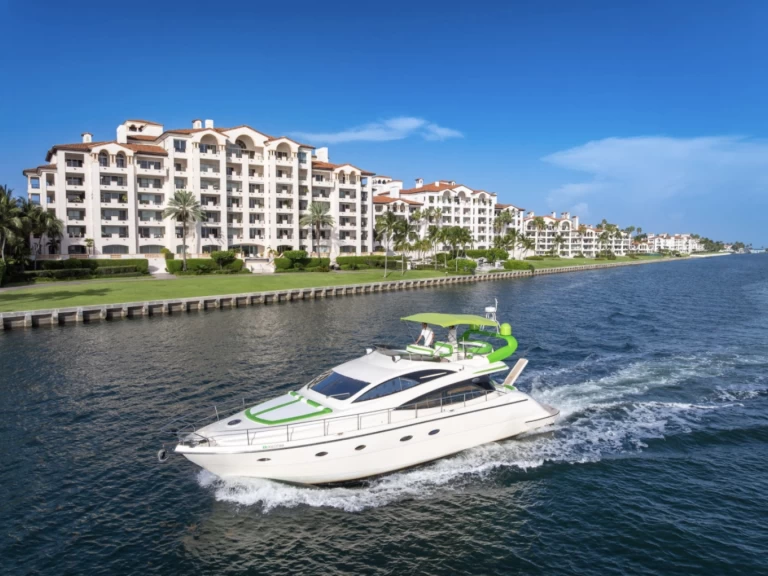 Luxury Yacht to hire Miami at the best price