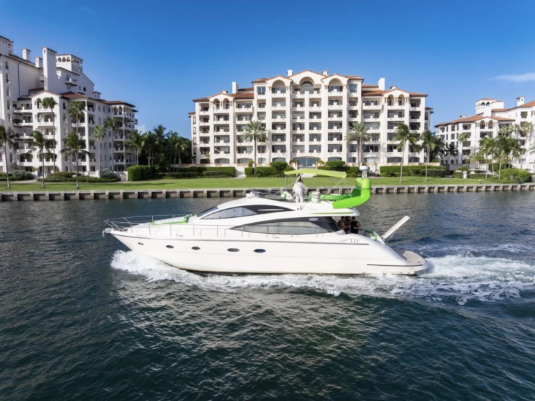 Hire a Aicon Aicon 62 SL Miami