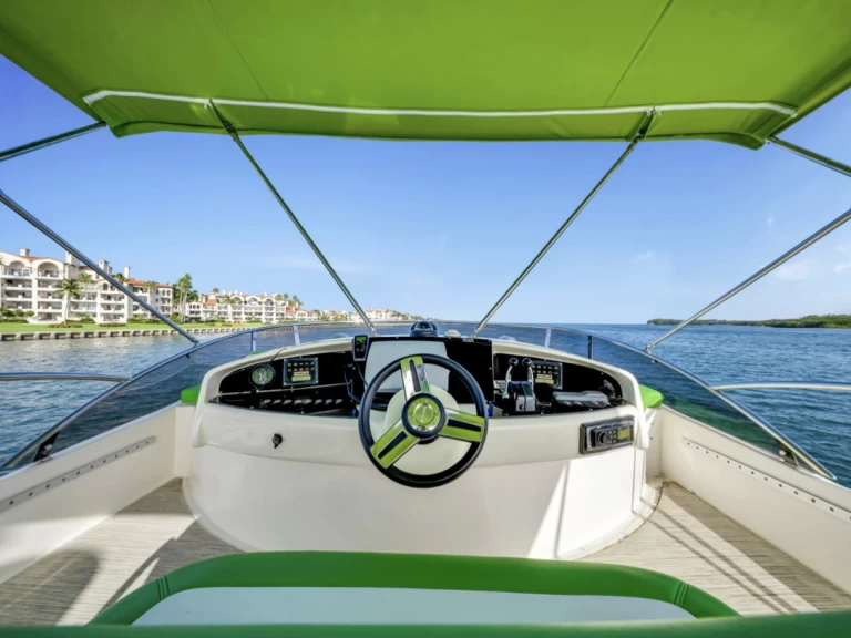 Yacht hire Miami cheap Aicon 62 SL