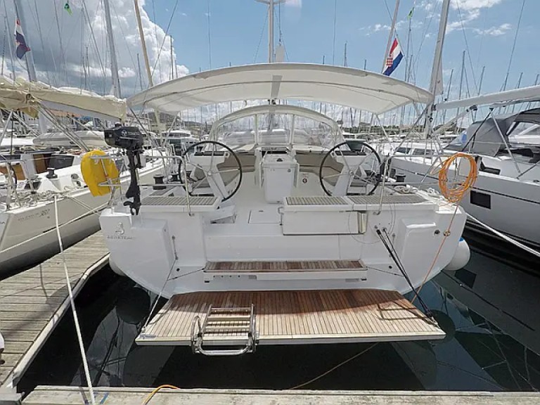 Charter a Bénéteau Oceanis 46.1 in Port de Pollença on Samboat