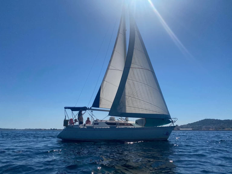 Hire a Jeanneau Sun Light 31 La Grande-Motte