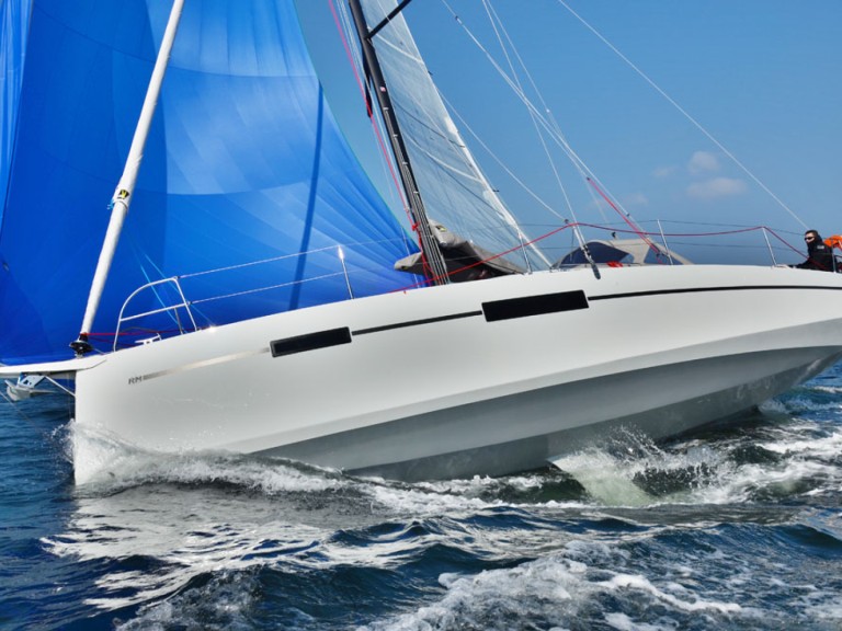 Sailboat to hire Le Marin at the best price