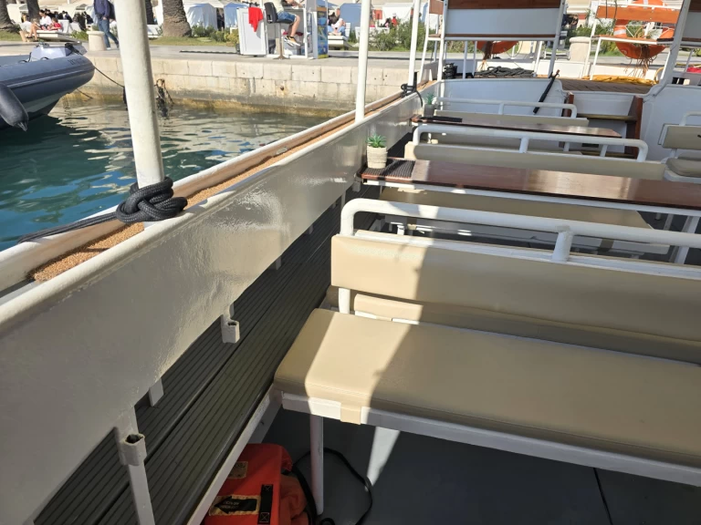 Hire a Hemingway - Split