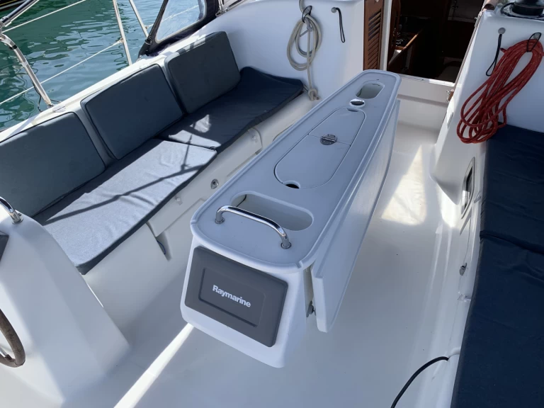 Sailboat hire in Saint-Mandrier-sur-Mer - Bénéteau Cyclades 39.3