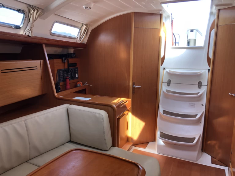 Hire Sailboat with or without skipper Bénéteau Saint-Mandrier-sur-Mer