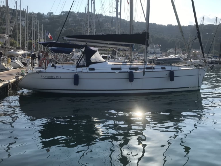 Sailboat to hire Saint-Mandrier-sur-Mer at the best price