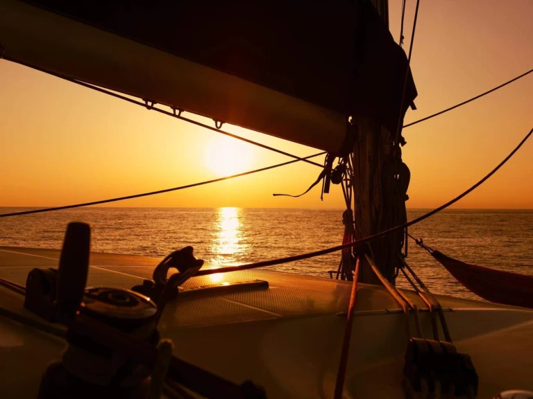 Yacht hire Toulon cheap Orana 44