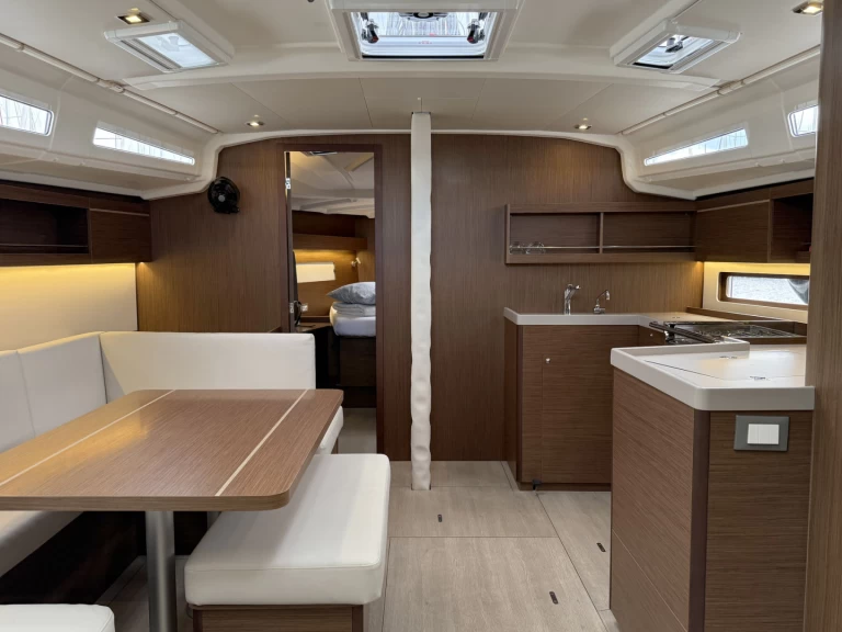 Hire Sailboat Bénéteau with a boat licence