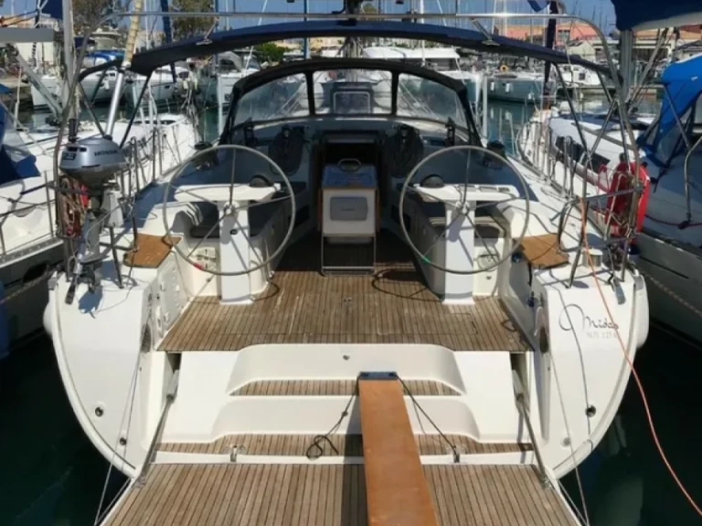 Hire a Bavaria Cruiser 45 Lefkáda