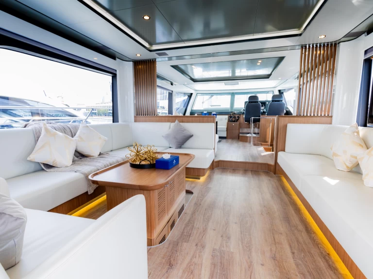 Yacht charter Dubai Marina - Amie 1 on SamBoat
