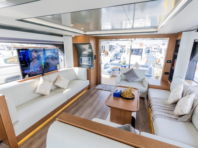 Yacht hire Dubai Marina cheap 1