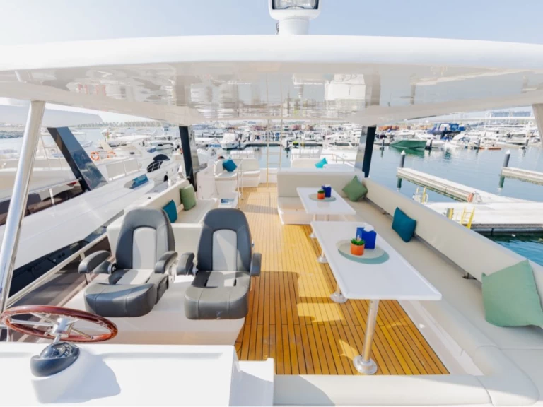 Hire Luxury Yacht with or without skipper Gala Dubai Marina