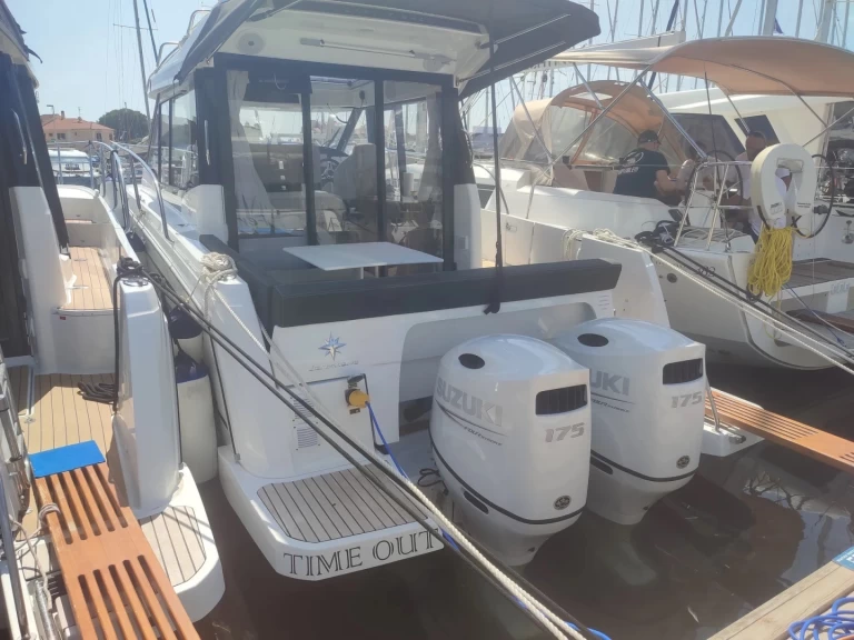 Hire Motorboat with or without skipper Jeanneau Biograd na Moru